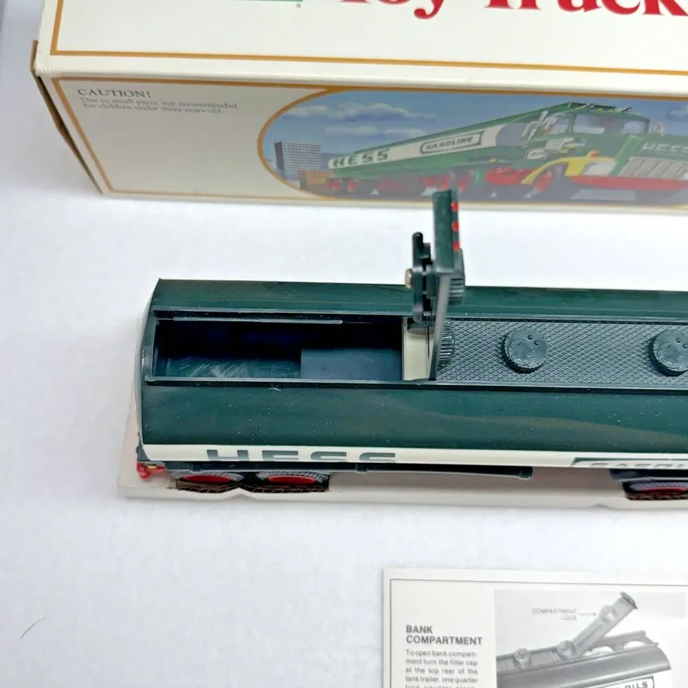 Hess 1984 Fuel Oil Gasoline Tanker Truck Bank Vintage Collectible w/ Box